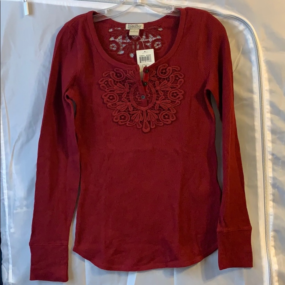 Burgundy color lace detail L/S Tee